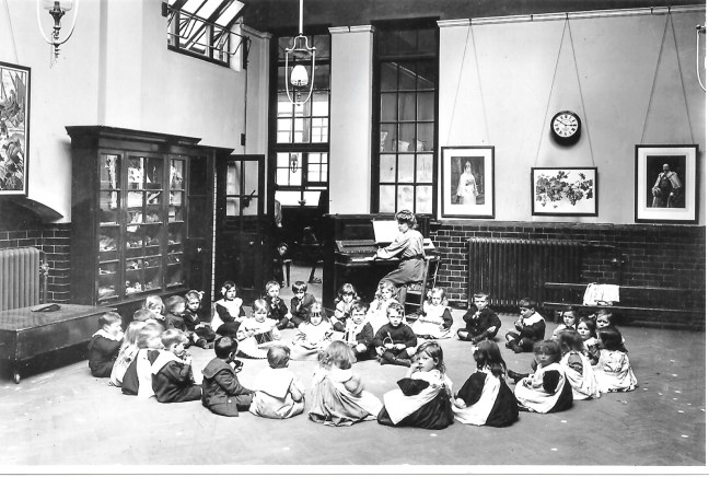 A classroom in Wandsworth, London, 1906 - the year that John Leng died